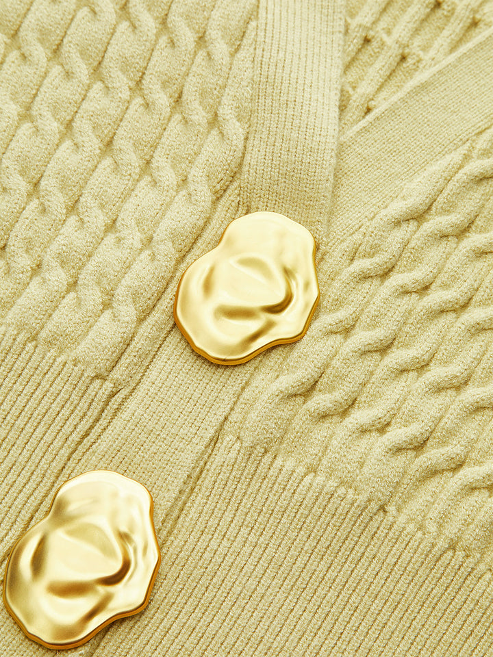 Gilet à col en tricot avec ceinture en métal