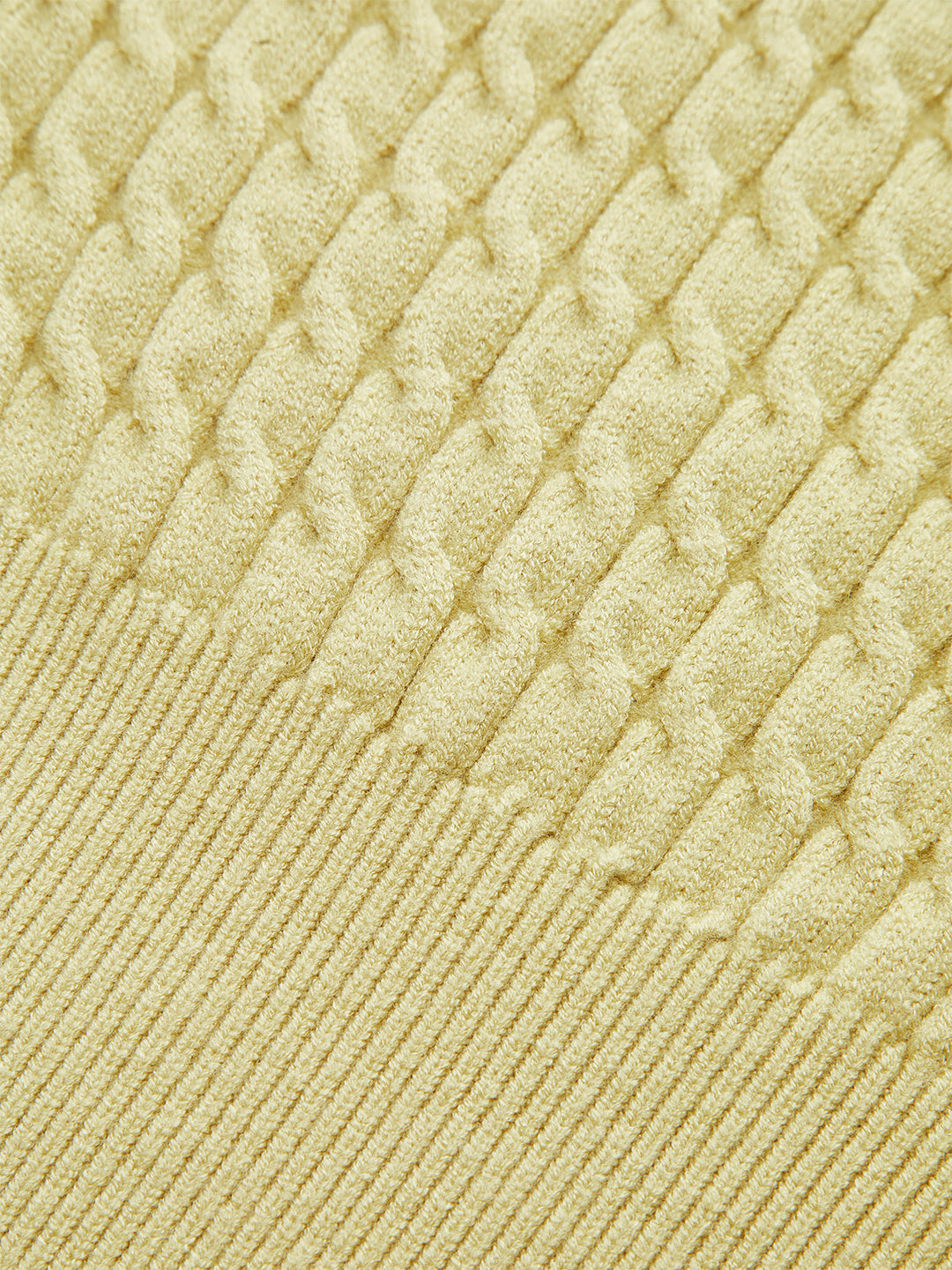 Gilet à col en tricot avec ceinture en métal