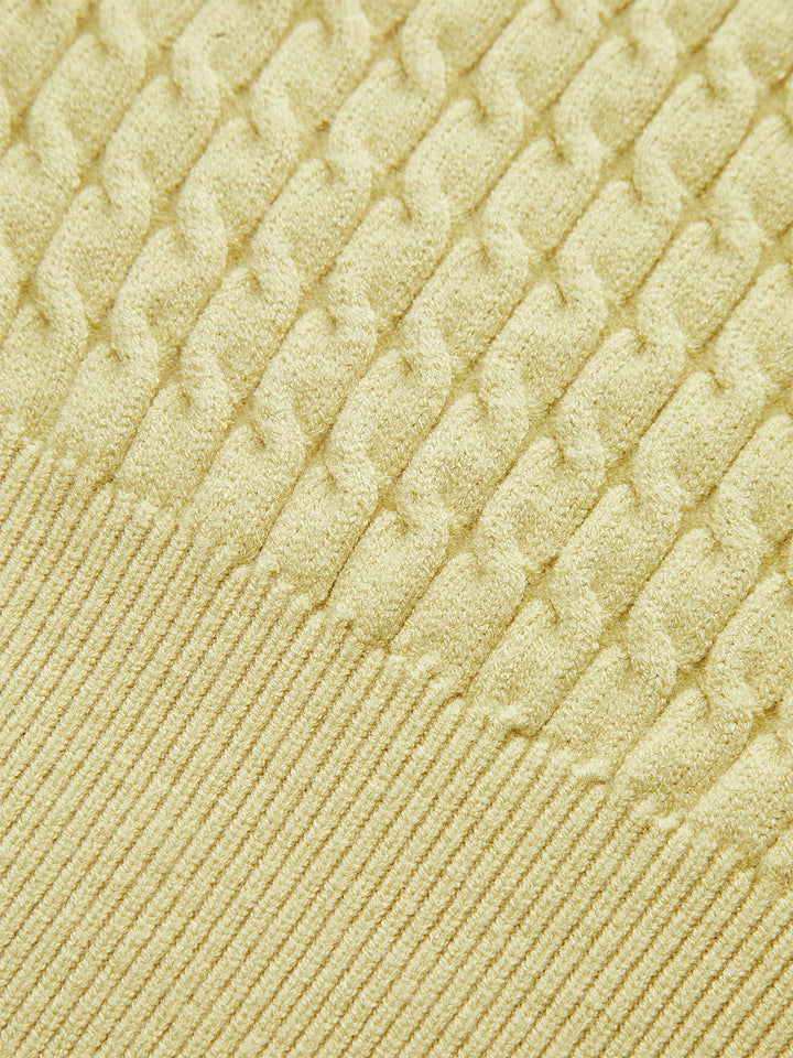 Gilet à col en tricot avec ceinture en métal