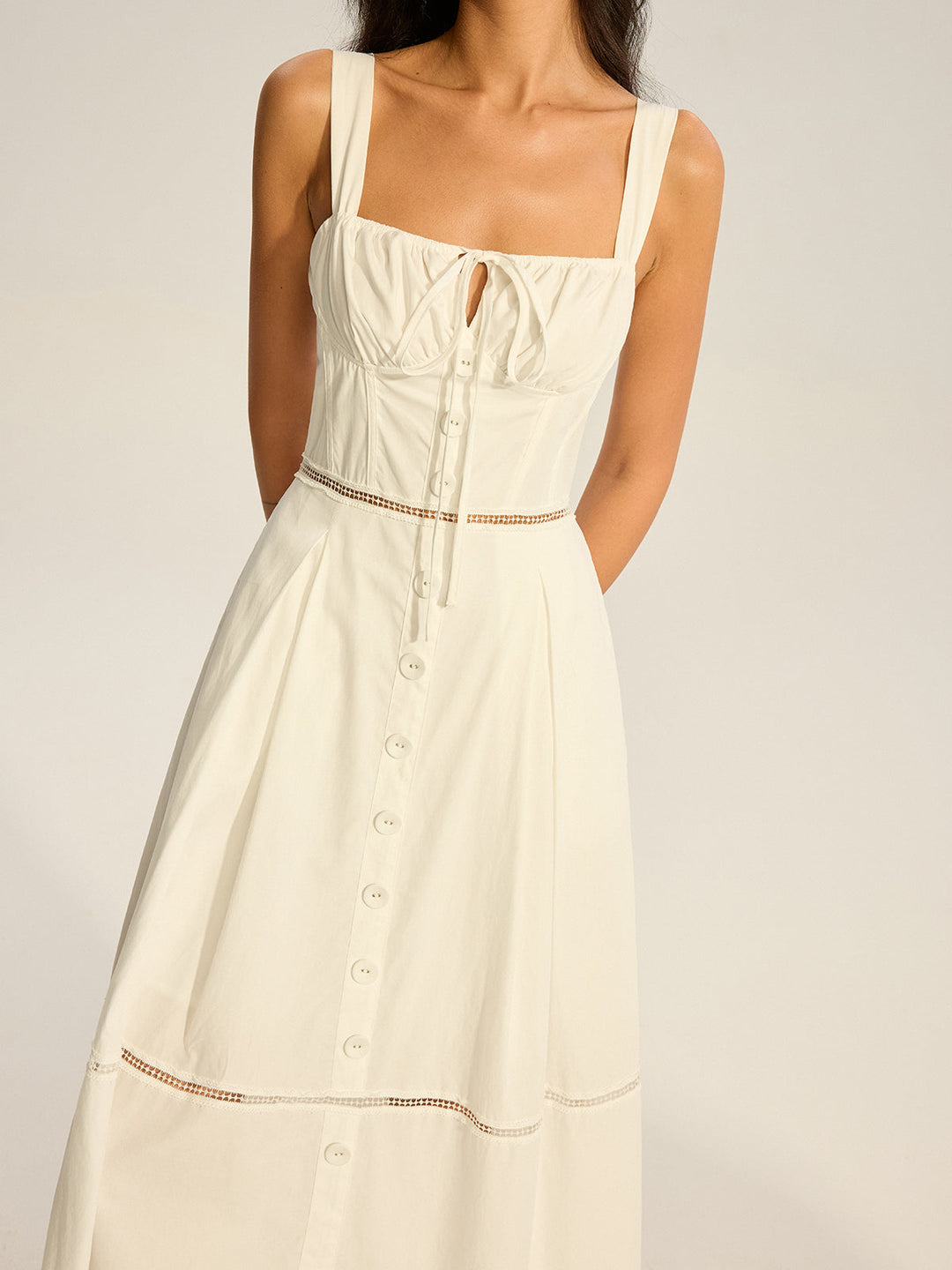 Robe Maxi en Coton avec Panneaux de Dentelle et Fermeture à Liens au Dos