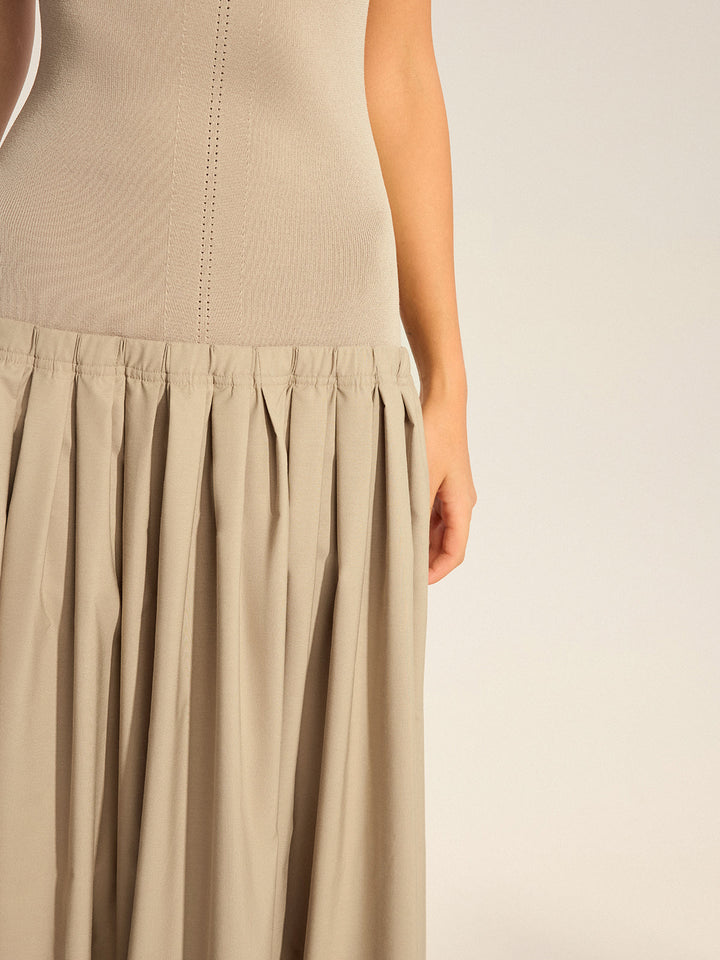 Robe Mi-Longue Plissée Sans Manches en Tricot