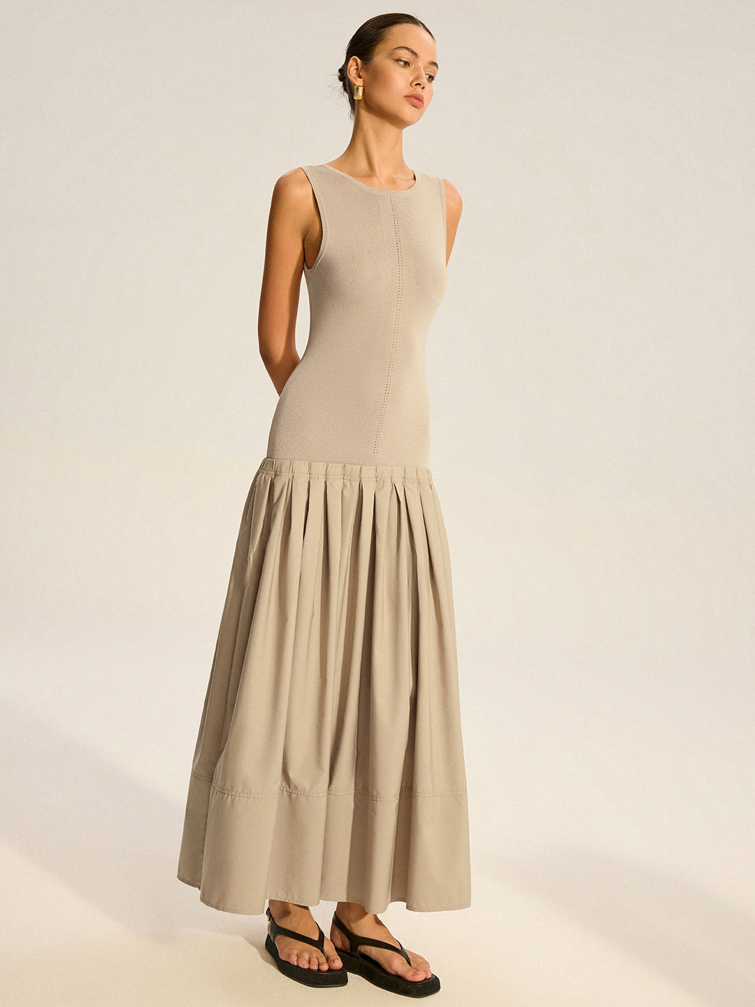 Robe Mi-Longue Plissée Sans Manches en Tricot