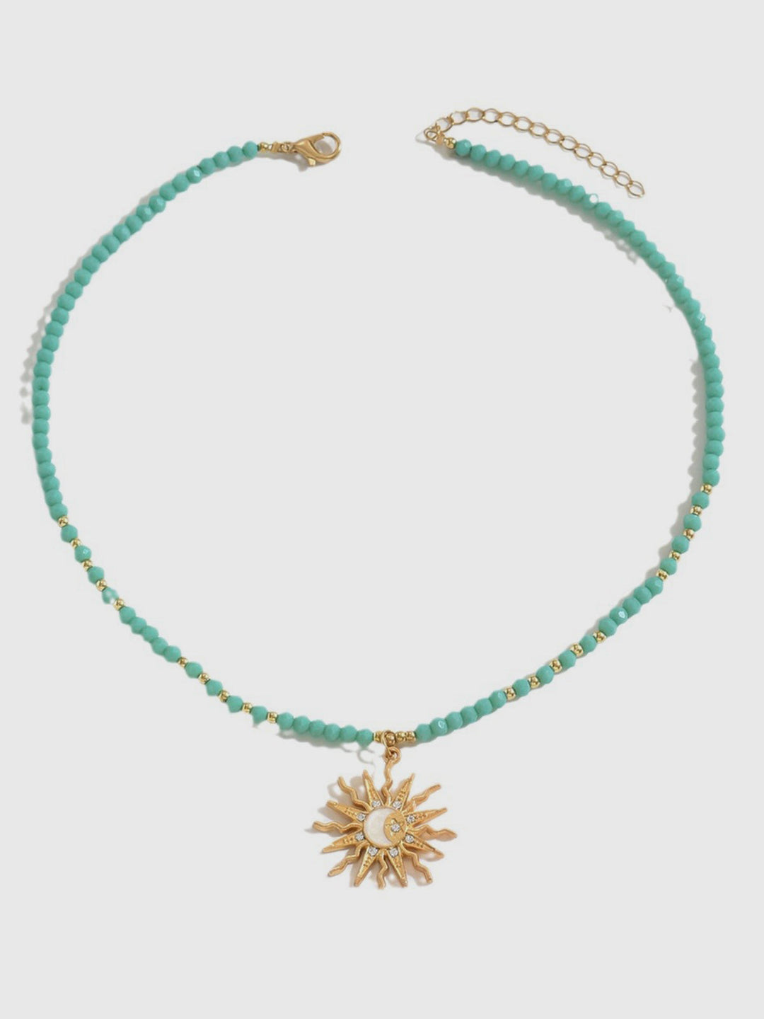 Collier ras du cou en turquoise avec pendentif soleil-lune