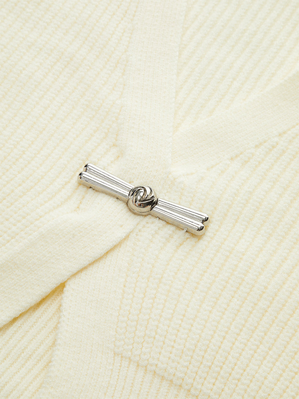 Gilet sans manches côtelé à boucle métallique