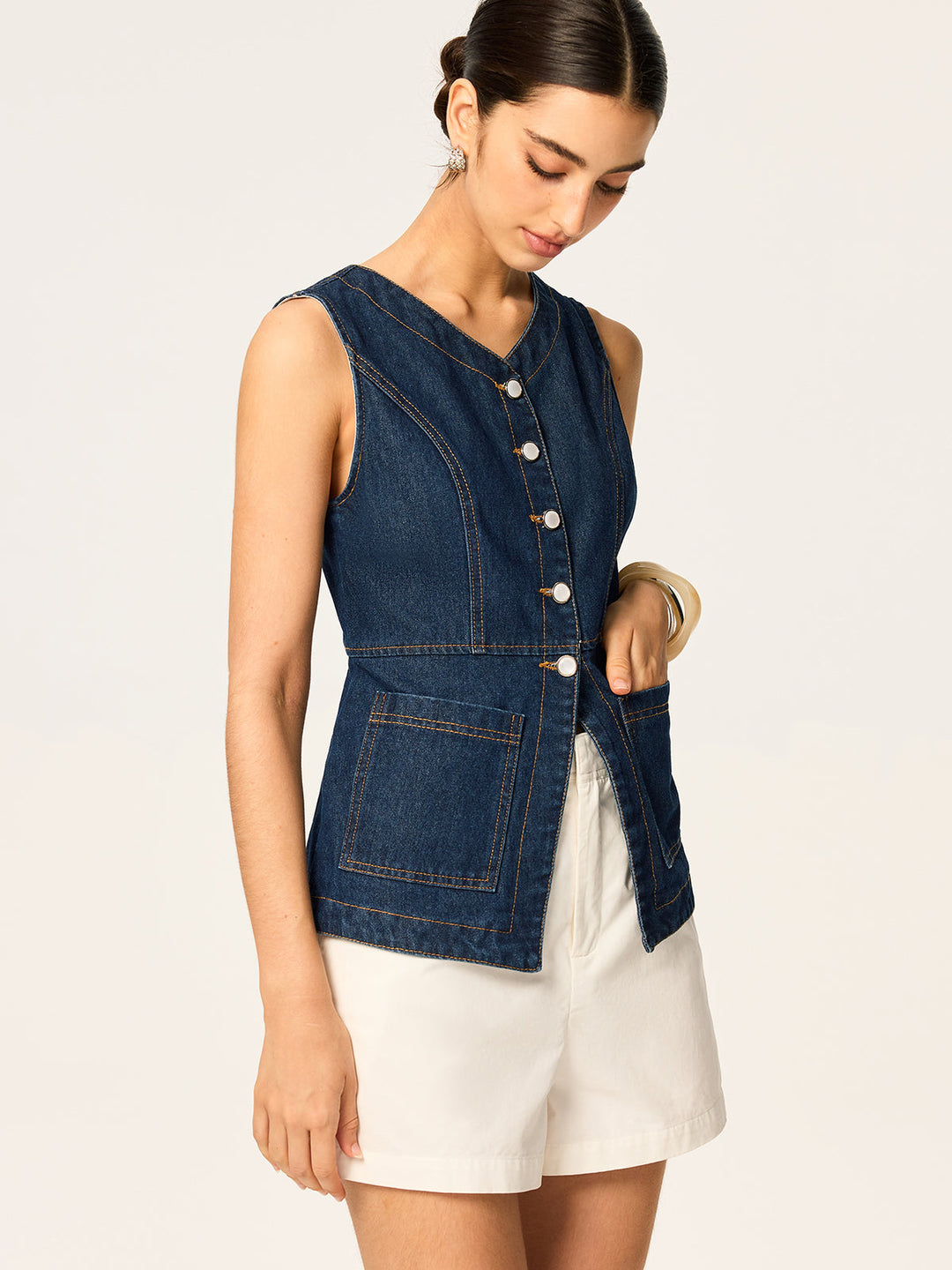 Gilet sans manches ajusté en jean boutonnné