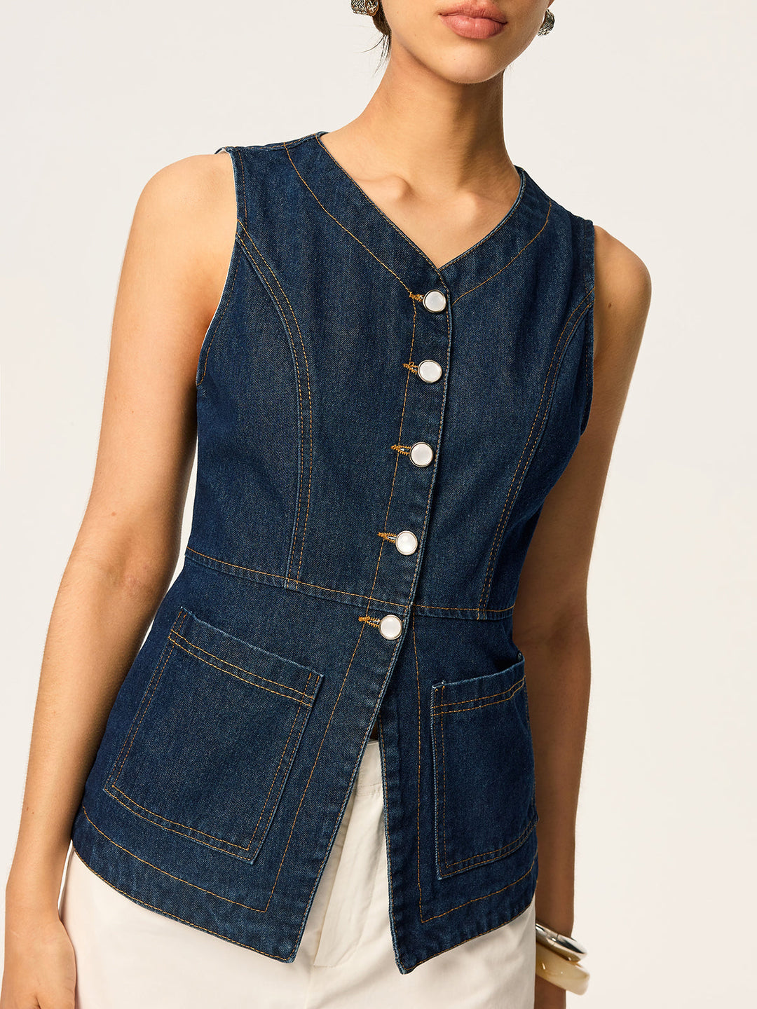 Gilet sans manches ajusté en jean boutonnné