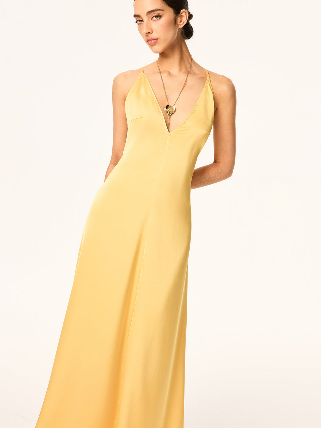 Robe Longue Satin Dos Nu à Bretelles Croisées