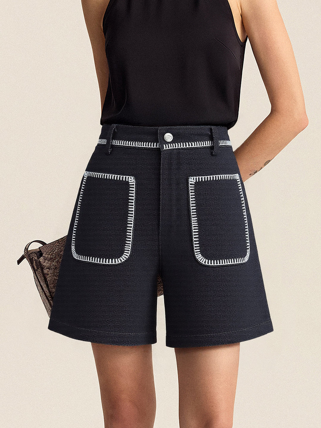 Short en jean à bordures contrastantes