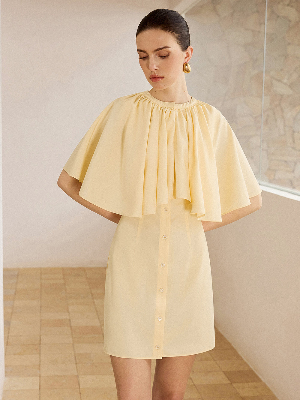 Robe Mini Boutonnée Manches Cape