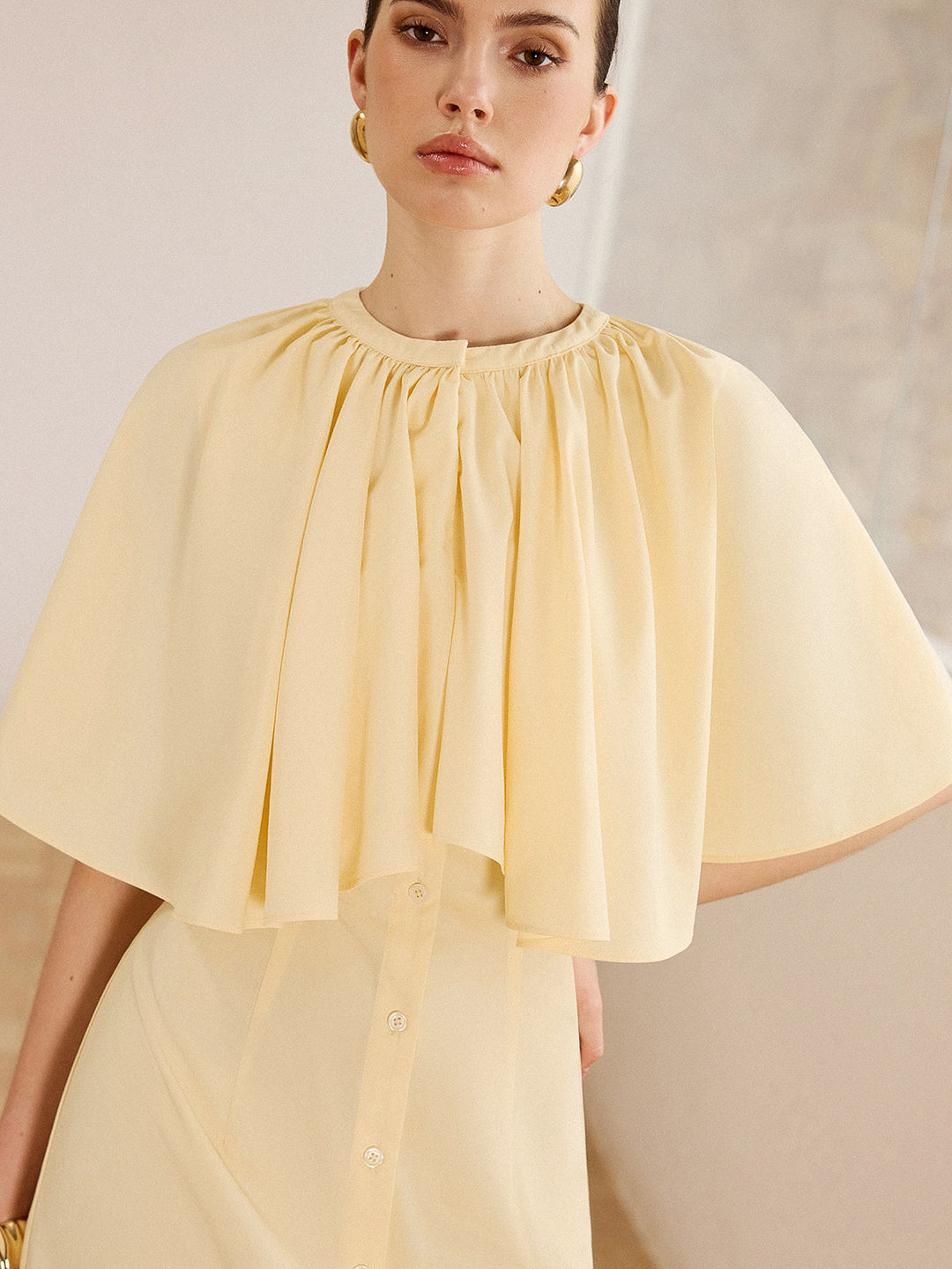 Robe Mini Boutonnée Manches Cape