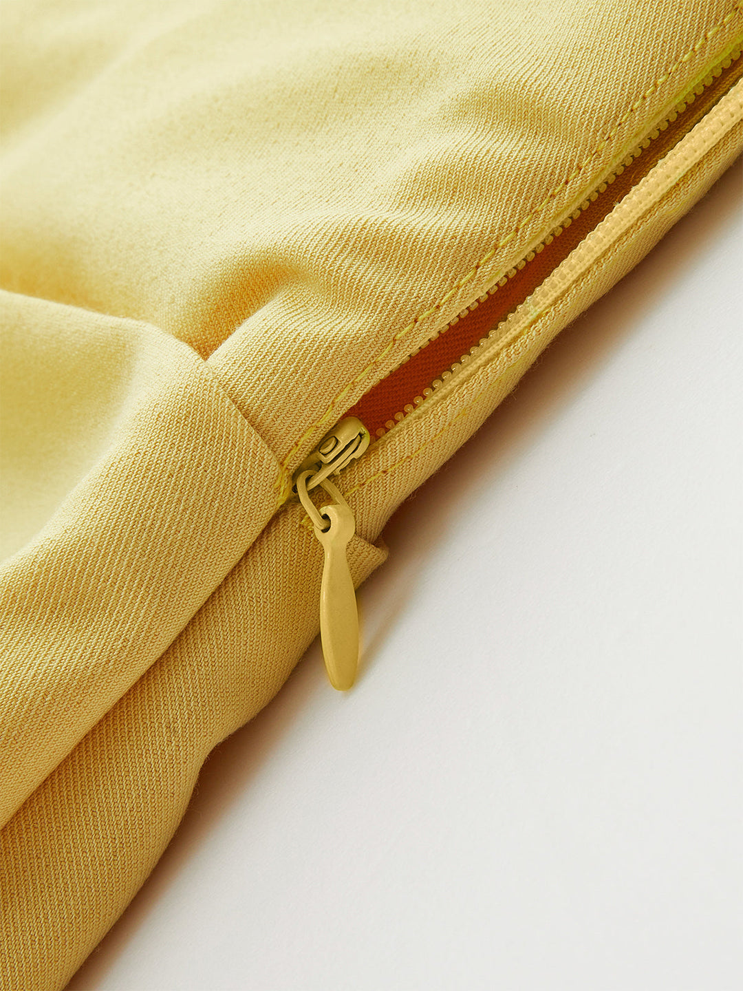 Mini Robe à Col Cheminée avec Détail de Ceinture Asymétrique