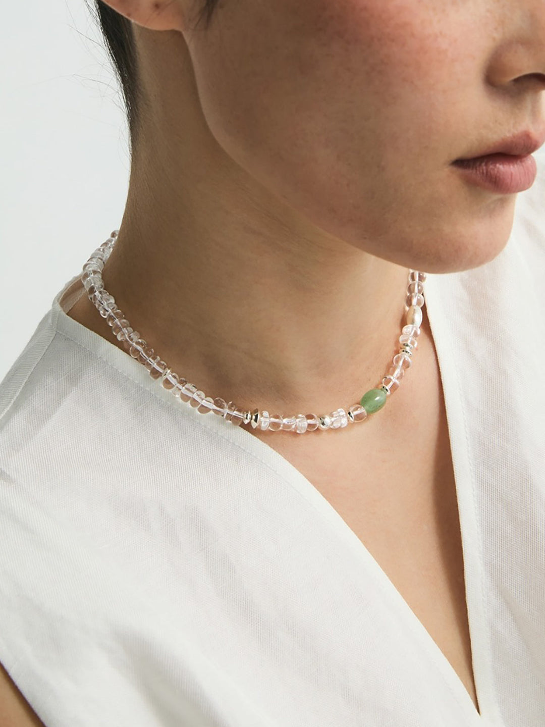 Collier Ras du Cou en Cristal Clair avec Accents de Pierre Verte
