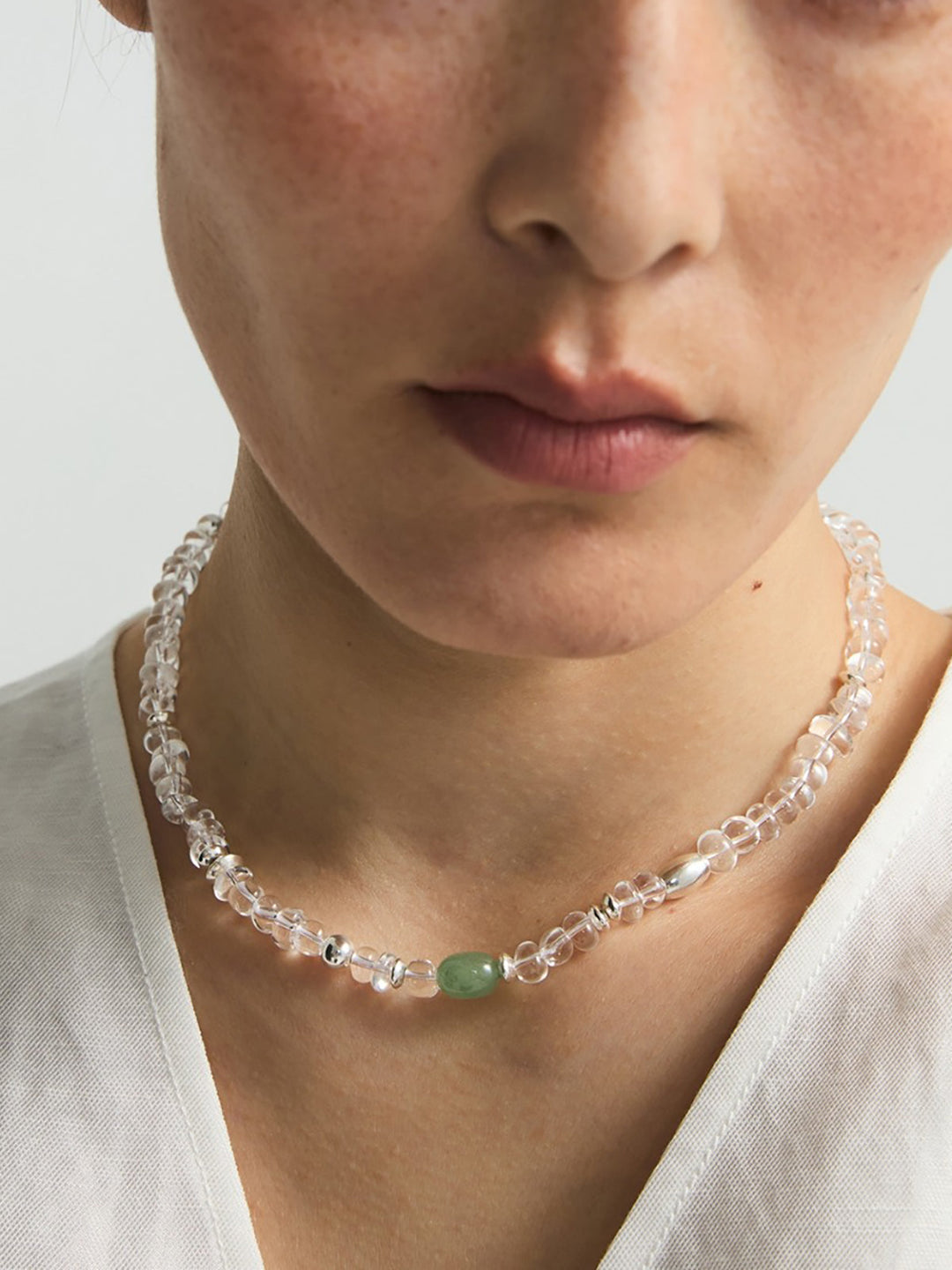 Collier Ras du Cou en Cristal Clair avec Accents de Pierre Verte