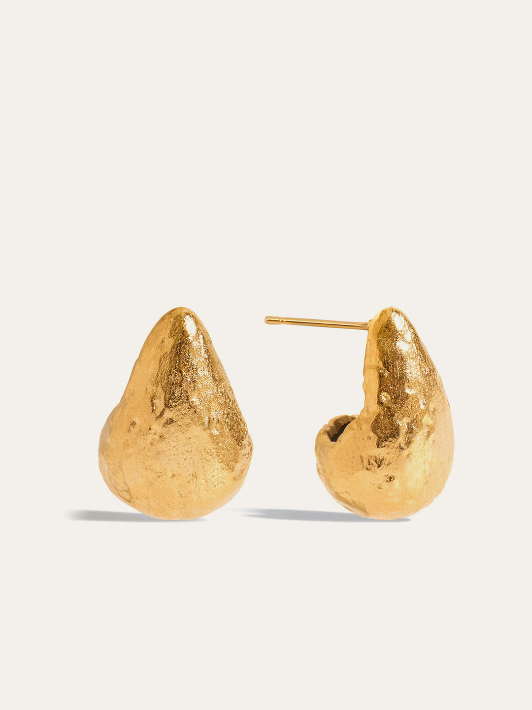 Boucles d'oreilles clous goutte texturées dorées