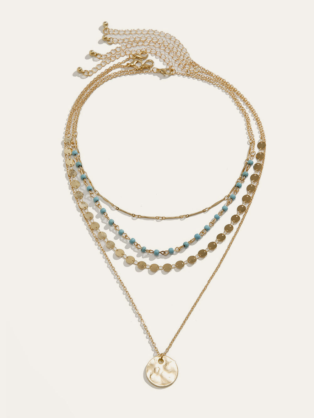Collier à plusieurs rangs à finition dorée avec perles et pendentif disque