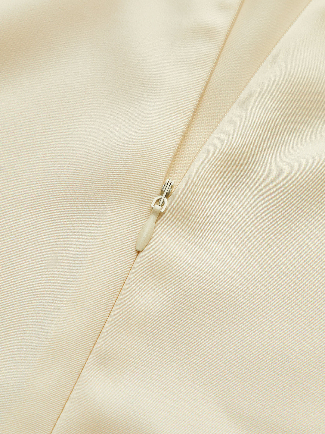 Robe à col drapé et ceinture