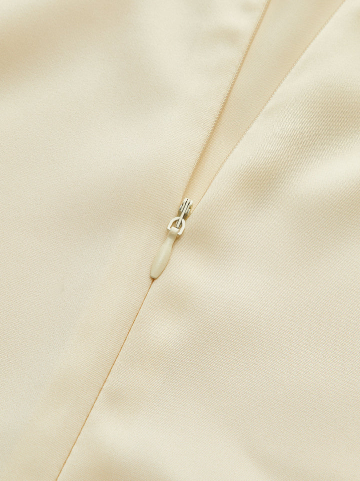 Robe à col drapé et ceinture