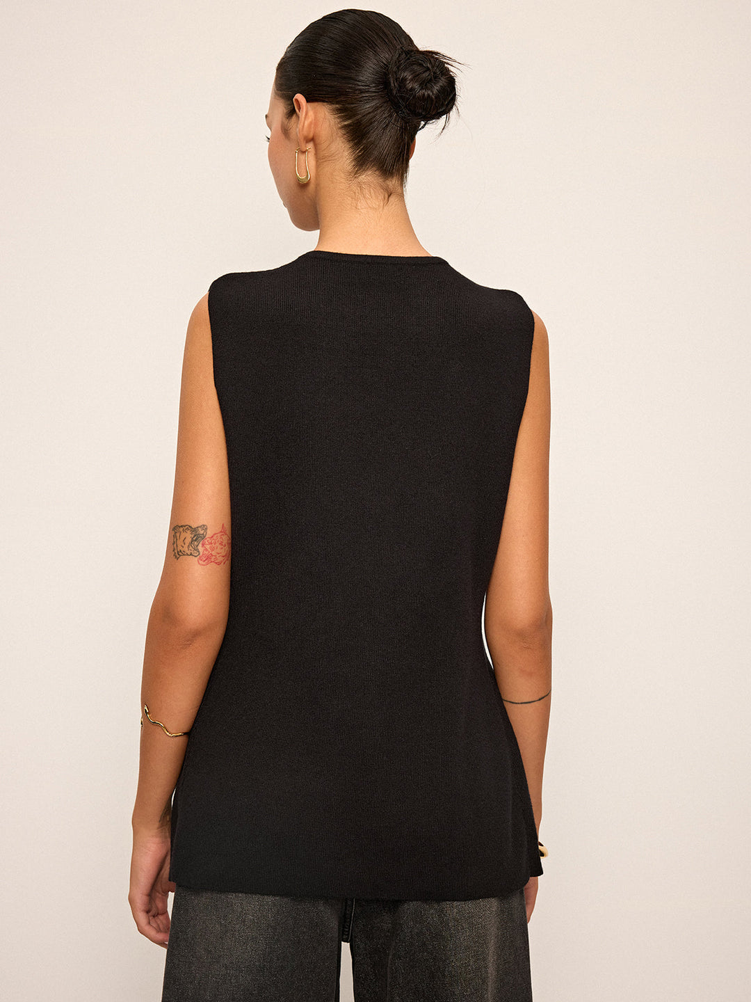 Gilet sans manches à détails métalliques