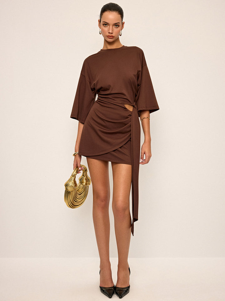 Mini-robe à manches coupées