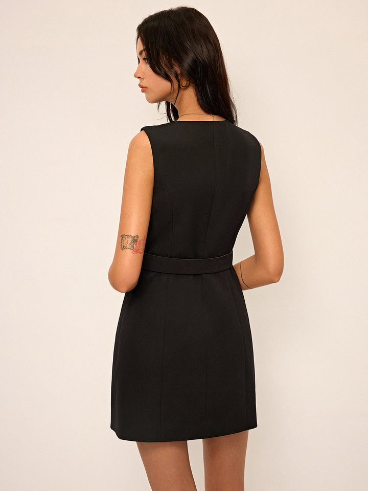 Mini-robe portefeuille sans manches avec ceinture à boucle métallique