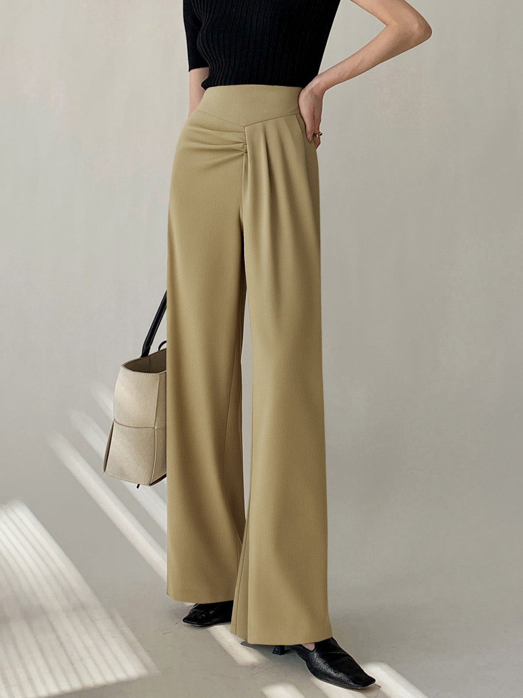 Pantalons mi-taille asymétriques froncés
