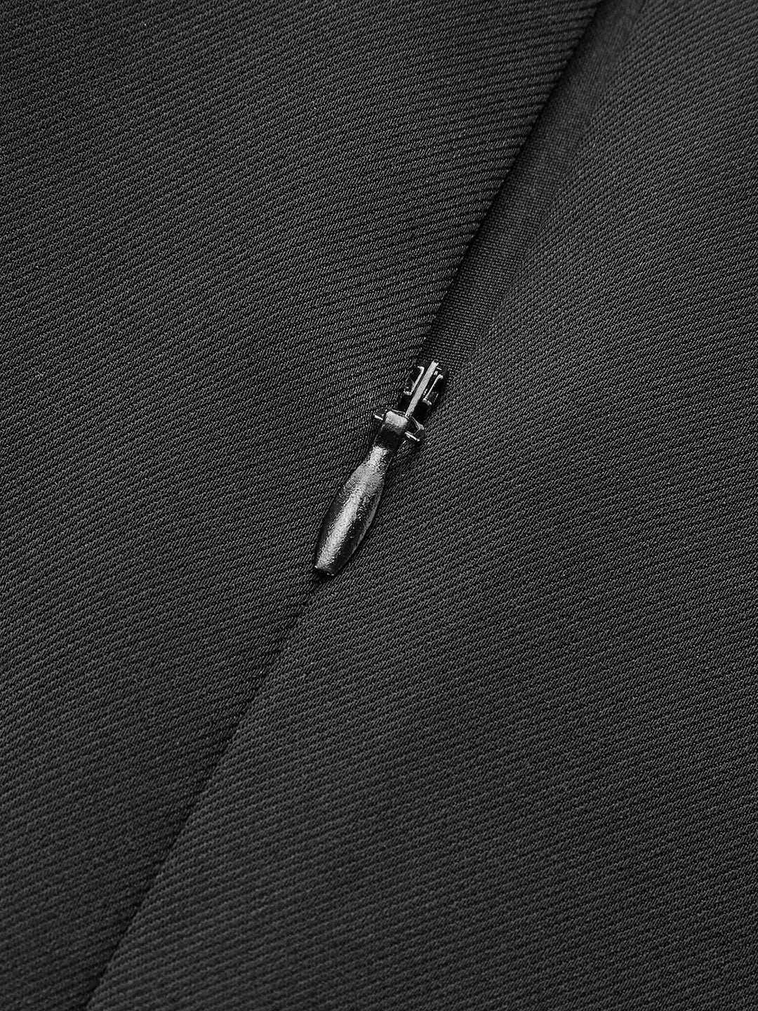 Jupe courte portefeuille asymétrique à boucle métallique