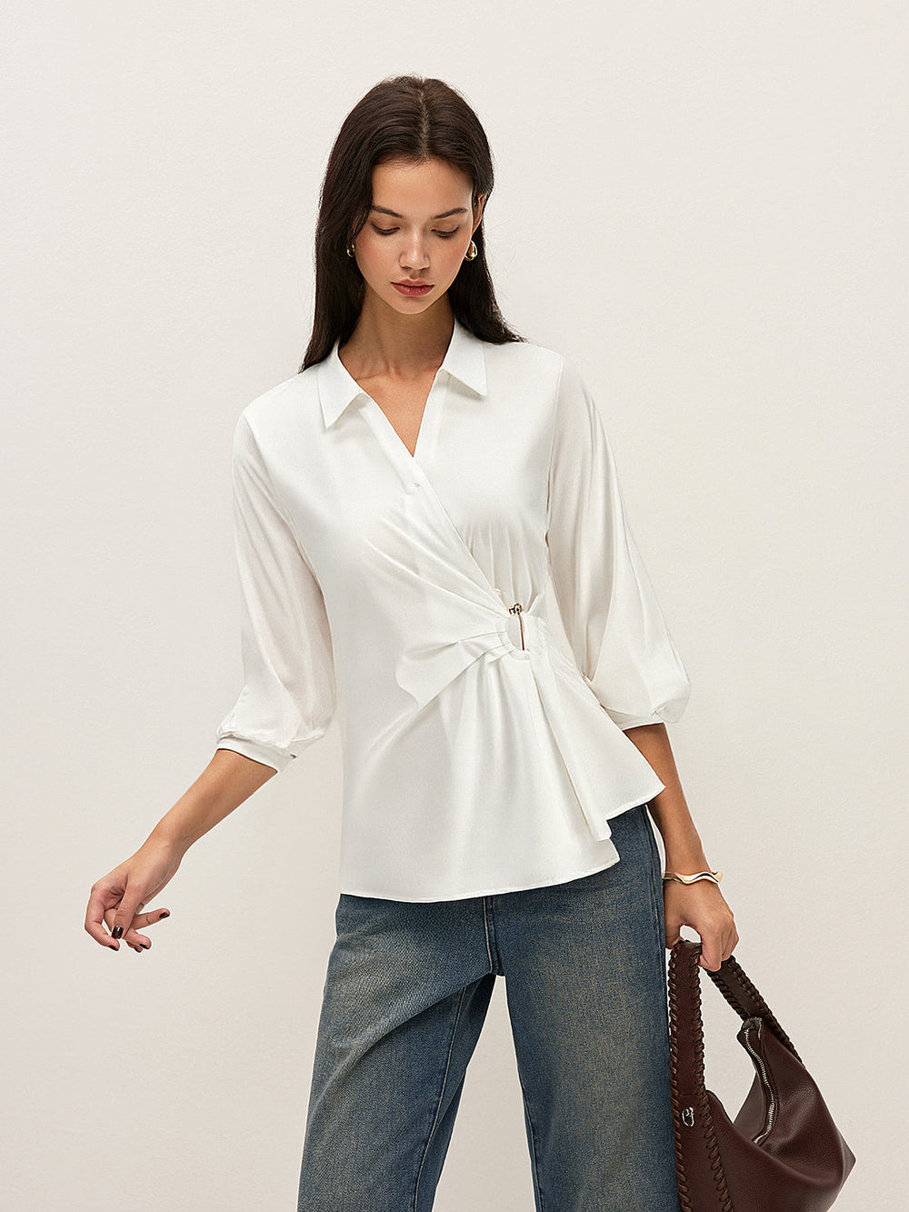Chemise asymétrique à boucle métallique