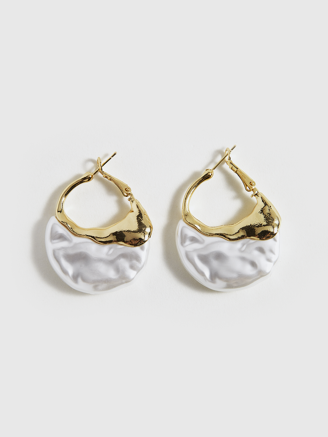 Boucles d'oreilles créoles effet perle dorées