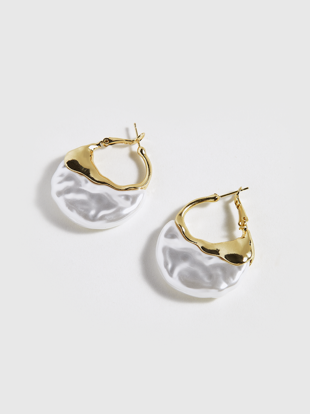 Boucles d'oreilles créoles effet perle dorées