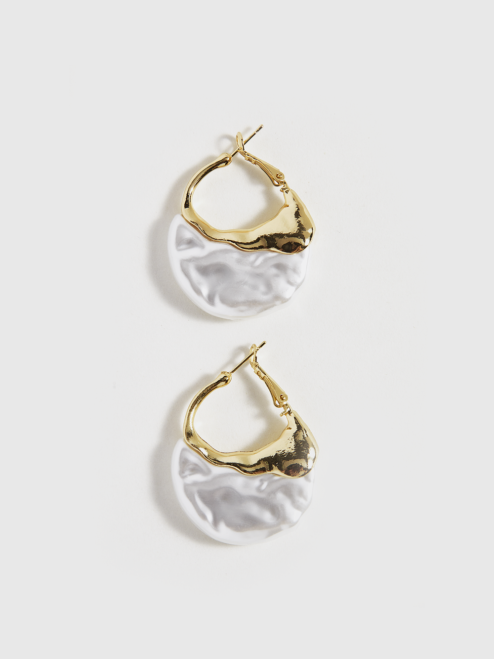 Boucles d'oreilles créoles effet perle dorées