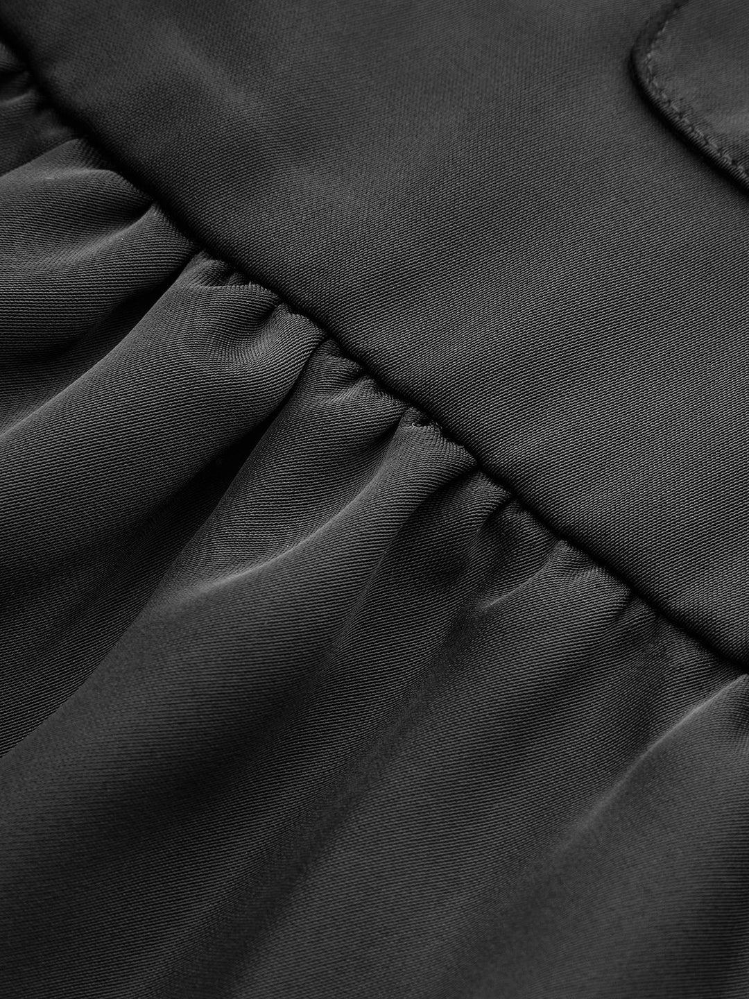 Robe Courte à Boutons Métalliques et Ourlet Volanté sans Ceinture