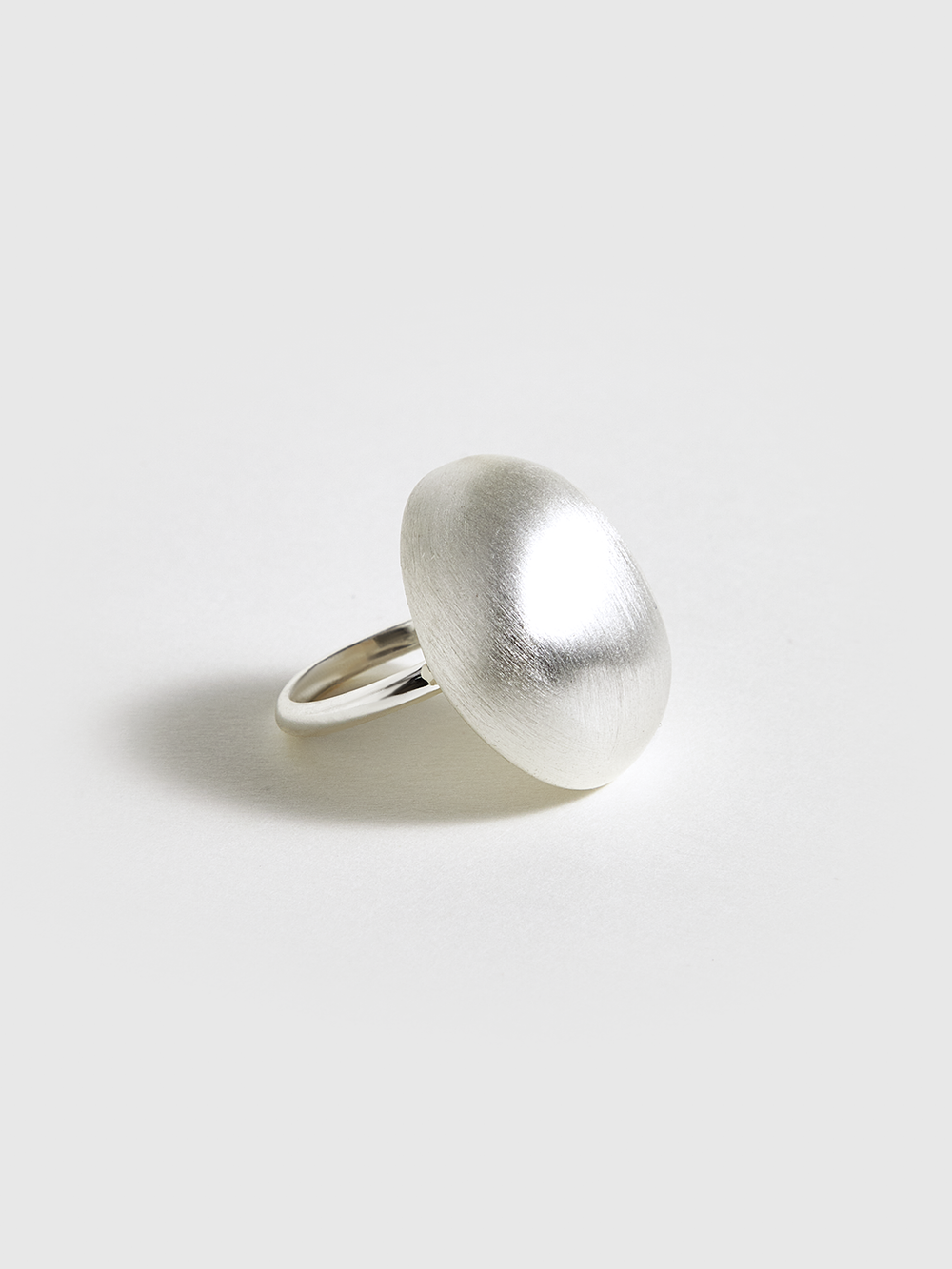 Bague dôme ovale argent mat
