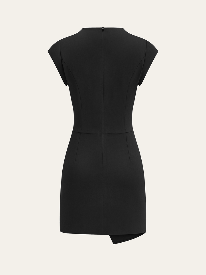 Mini-robe à col montant avec détail de boucle métallique