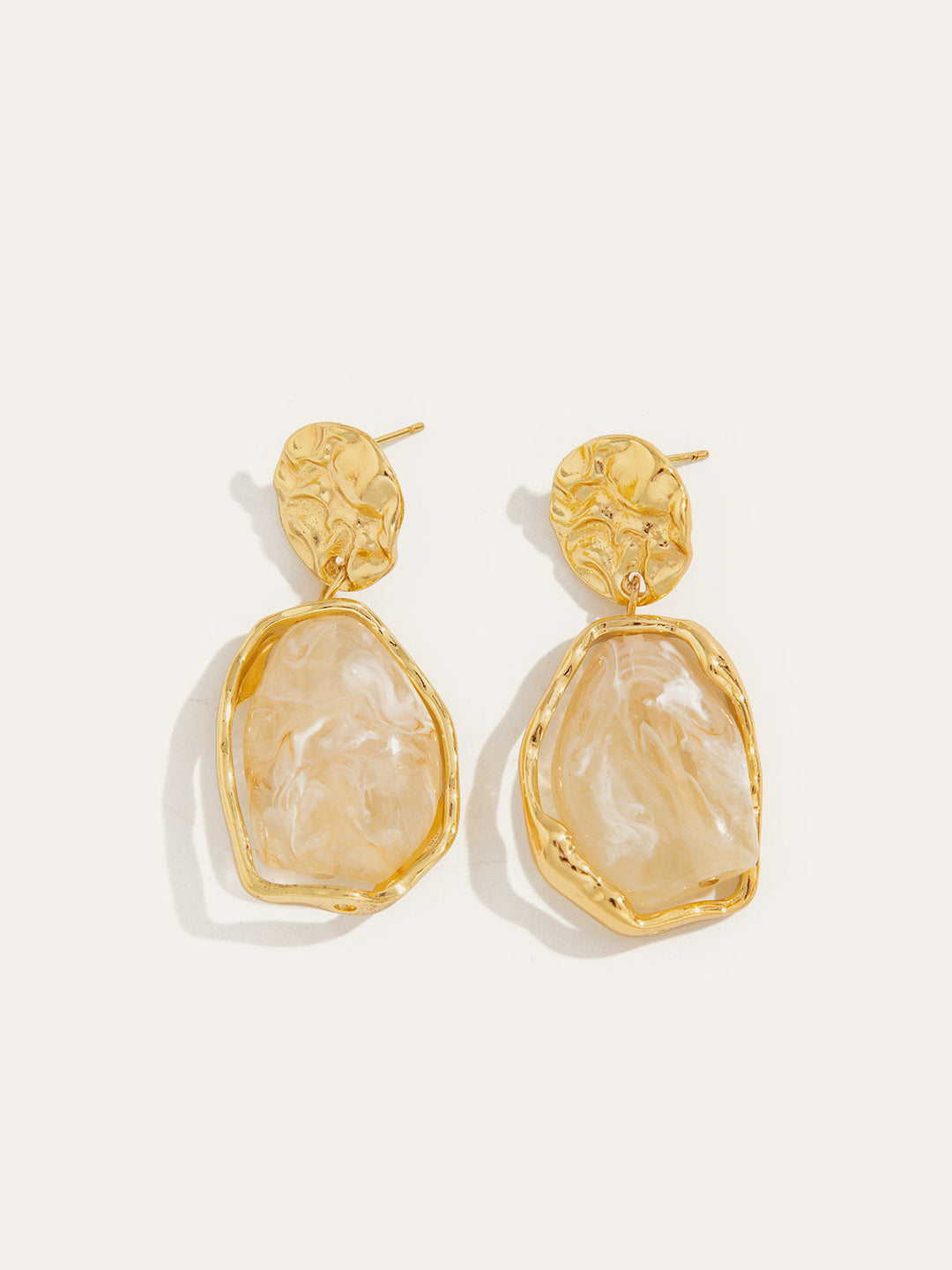 Boucles d'oreilles en pierre irrégulière dorée