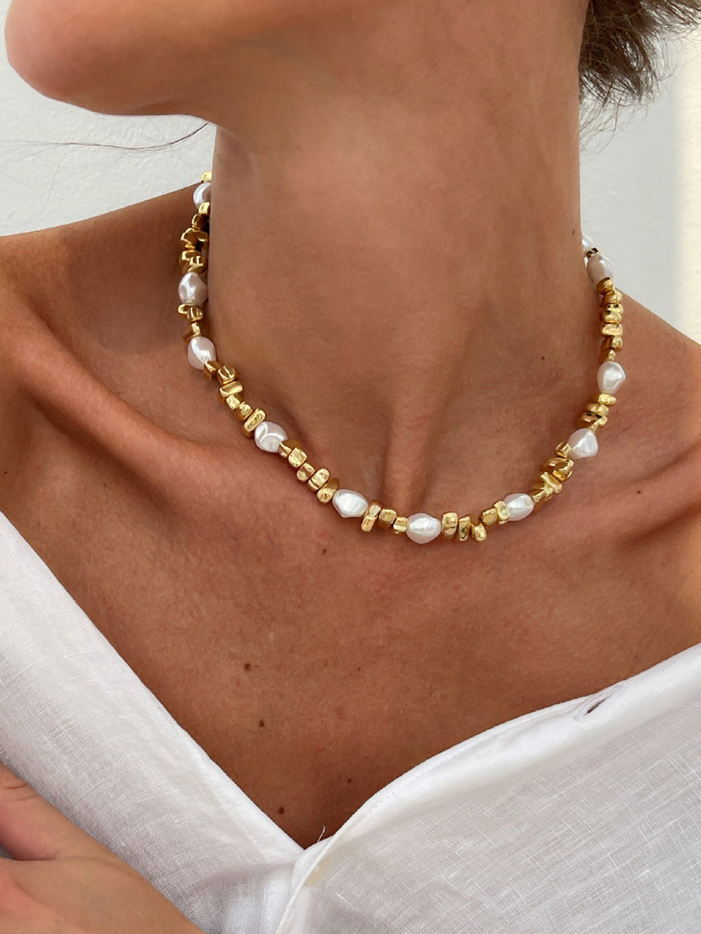 Collier ras-du-cou perles et or