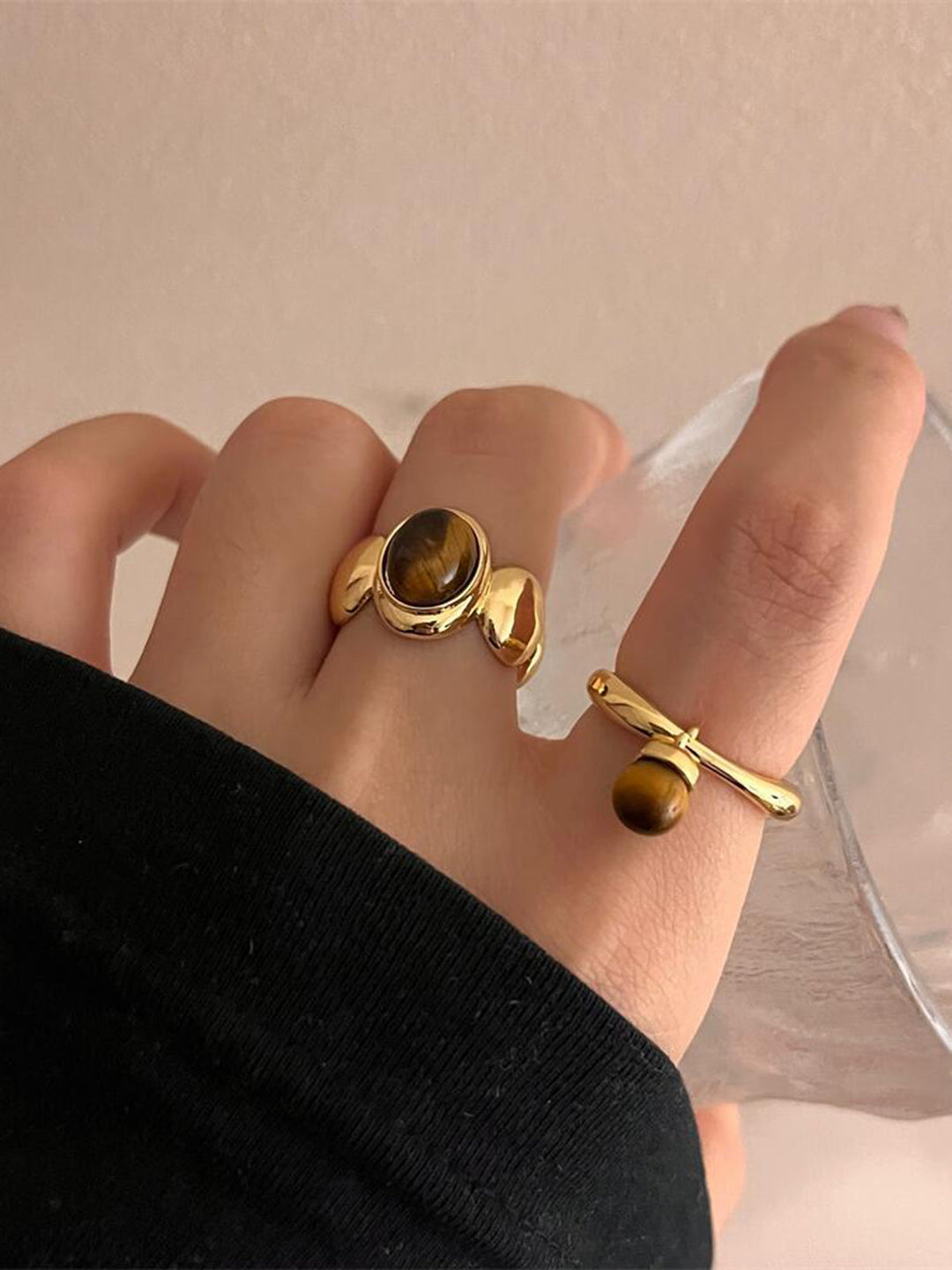 Bague dorée avec pierre marron
