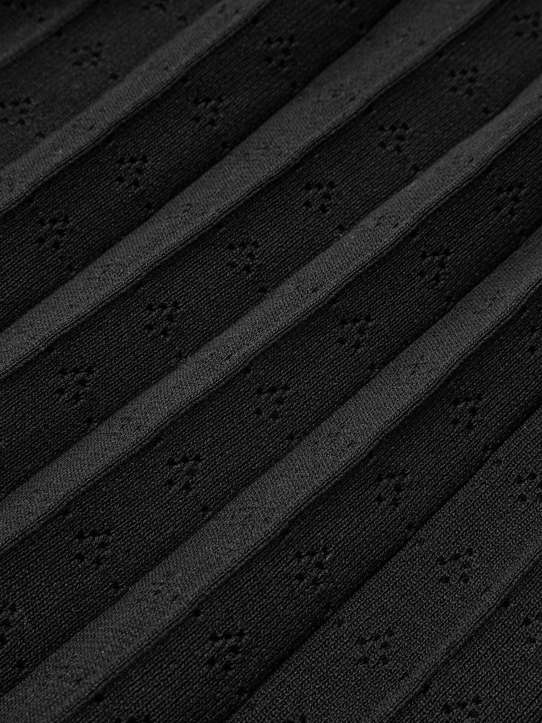 Robe mi-longue en tricot avec bordure en perles