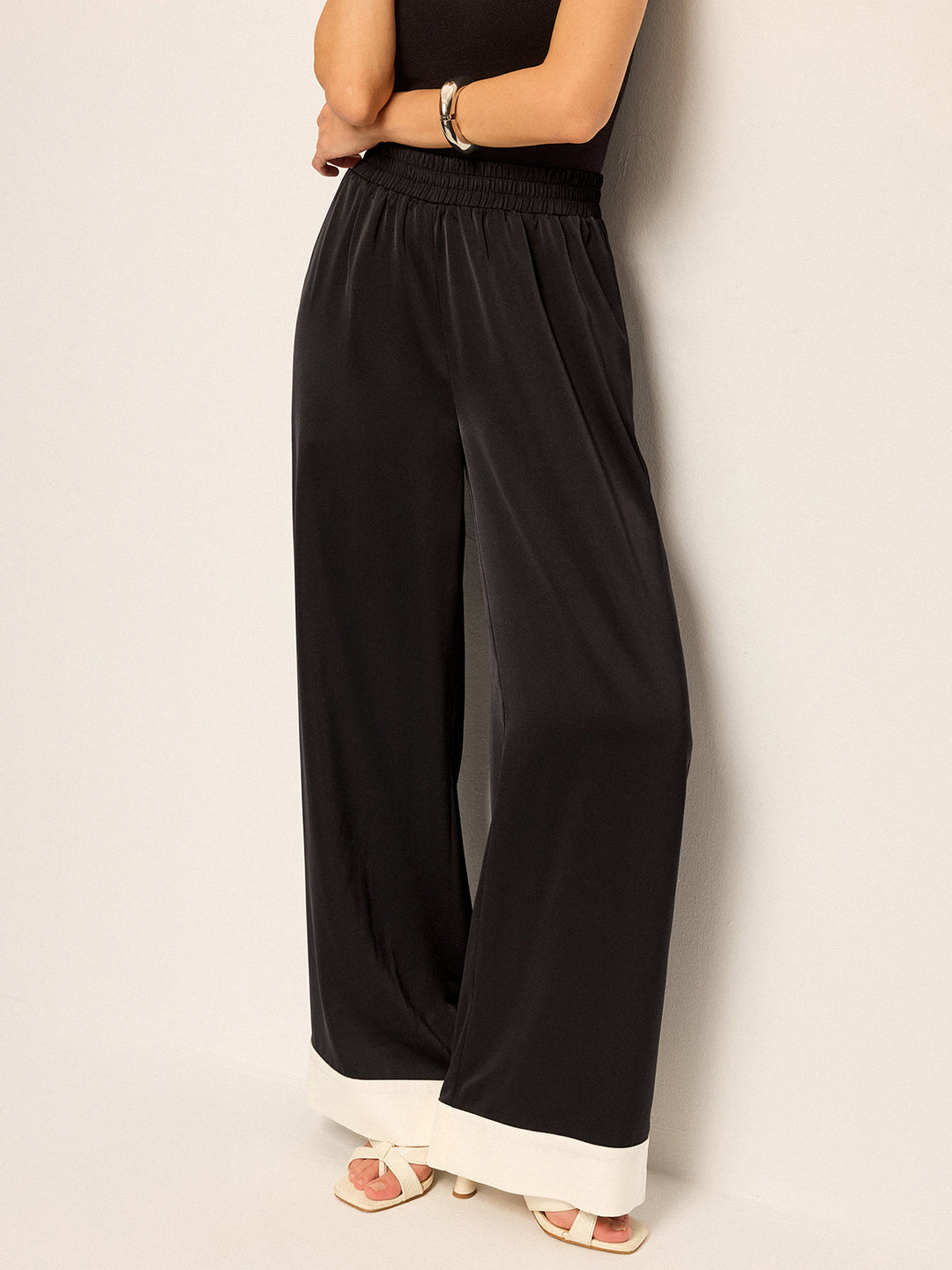 Pantalon Large Satin avec Revers Contrastants