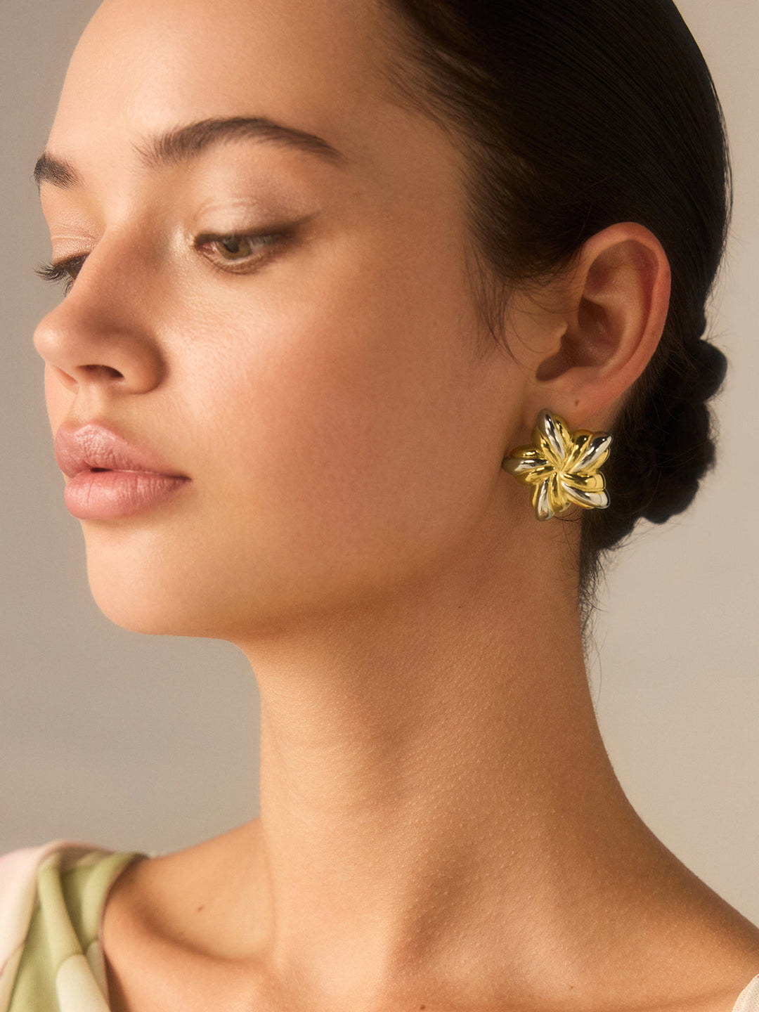 Boucles d'oreilles à clip "Two-Tone Flower-Shaped"
