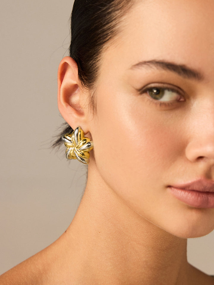 Boucles d'oreilles à clip "Two-Tone Flower-Shaped"