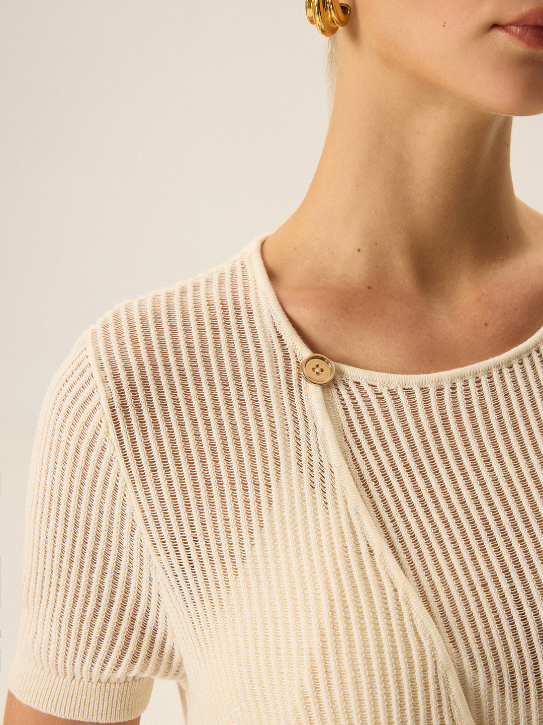 Haut en tricot asymétrique à boutons