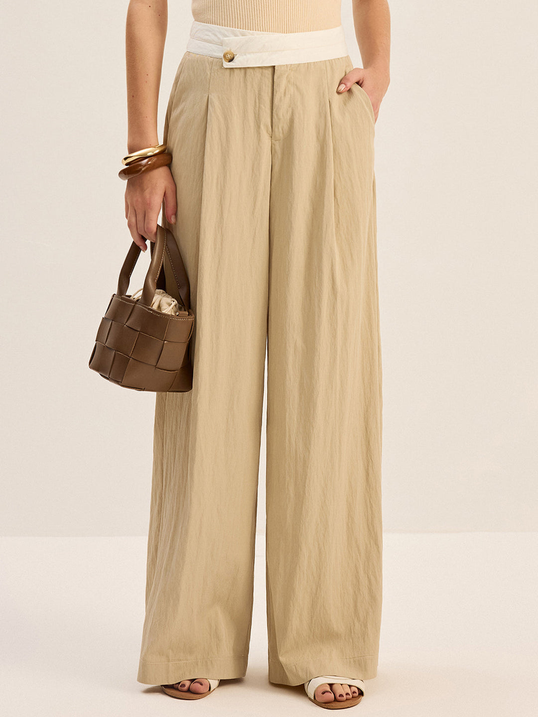 Pantalon large à ceinture contrastante