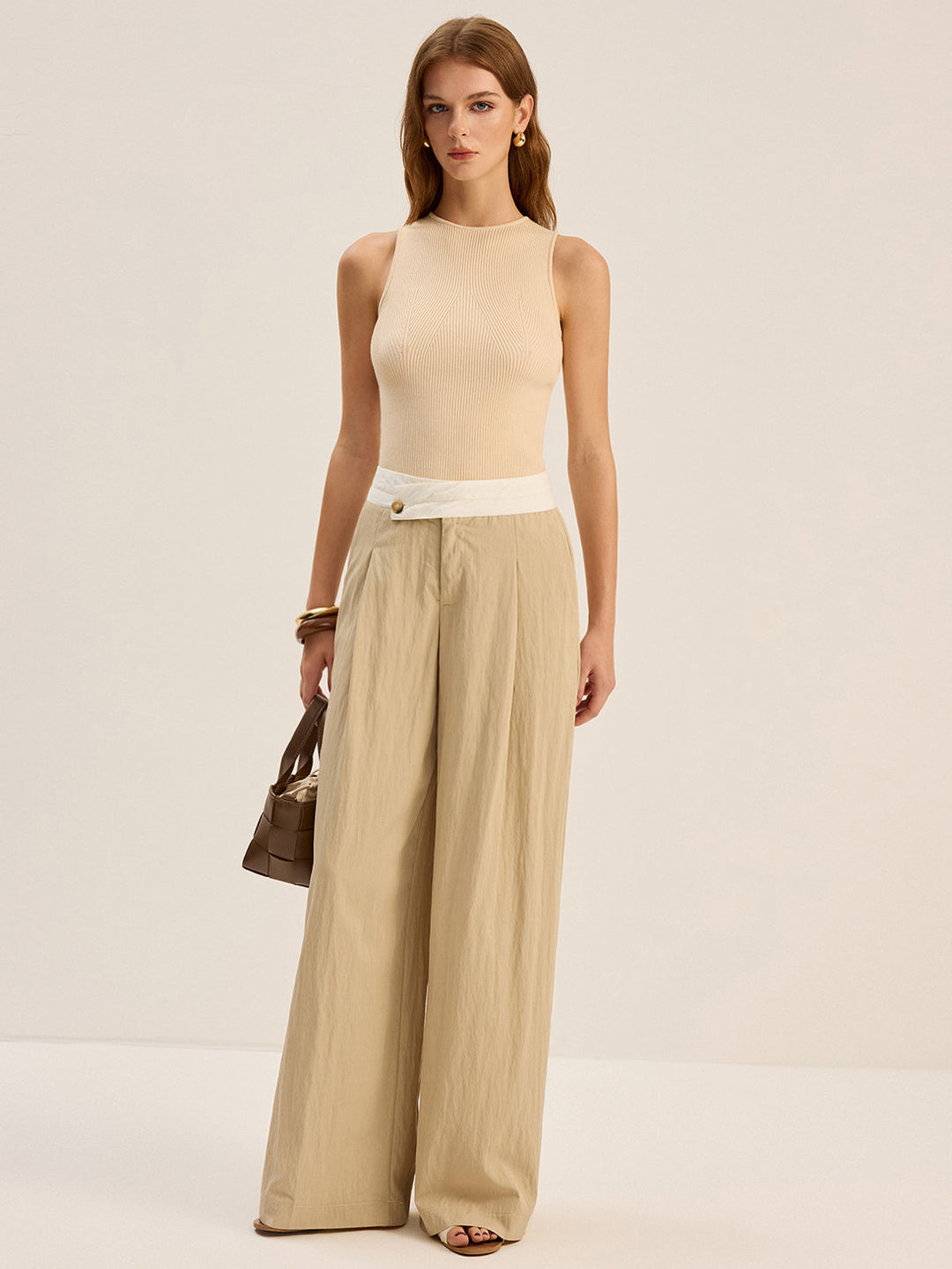 Pantalon large à ceinture contrastante