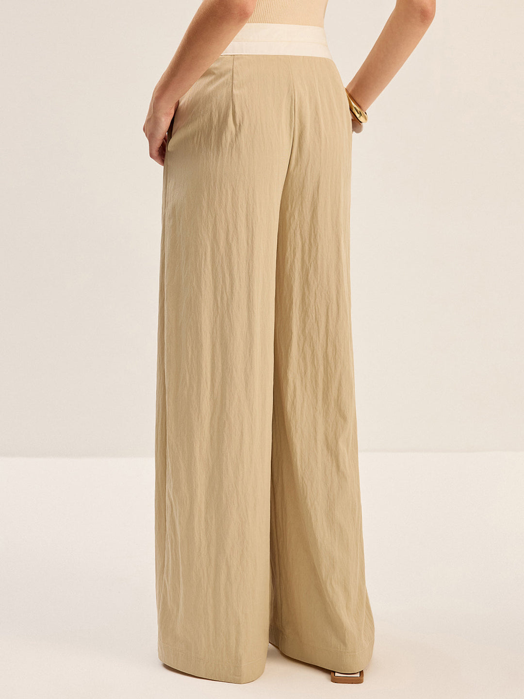Pantalon large à ceinture contrastante
