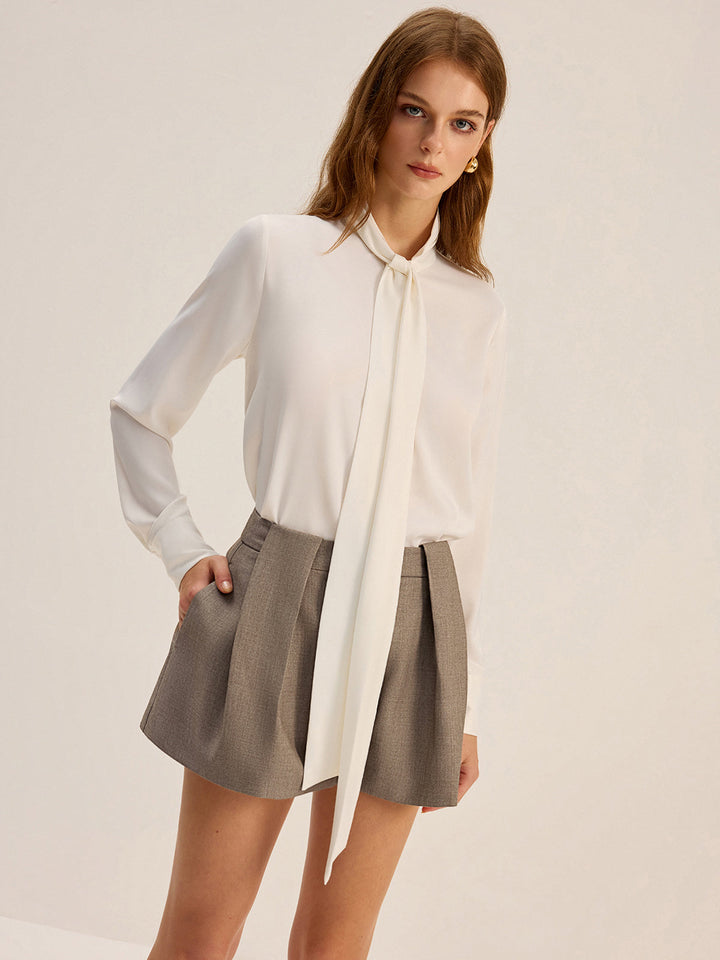 Chemise à manches longues avec col nœud en satin