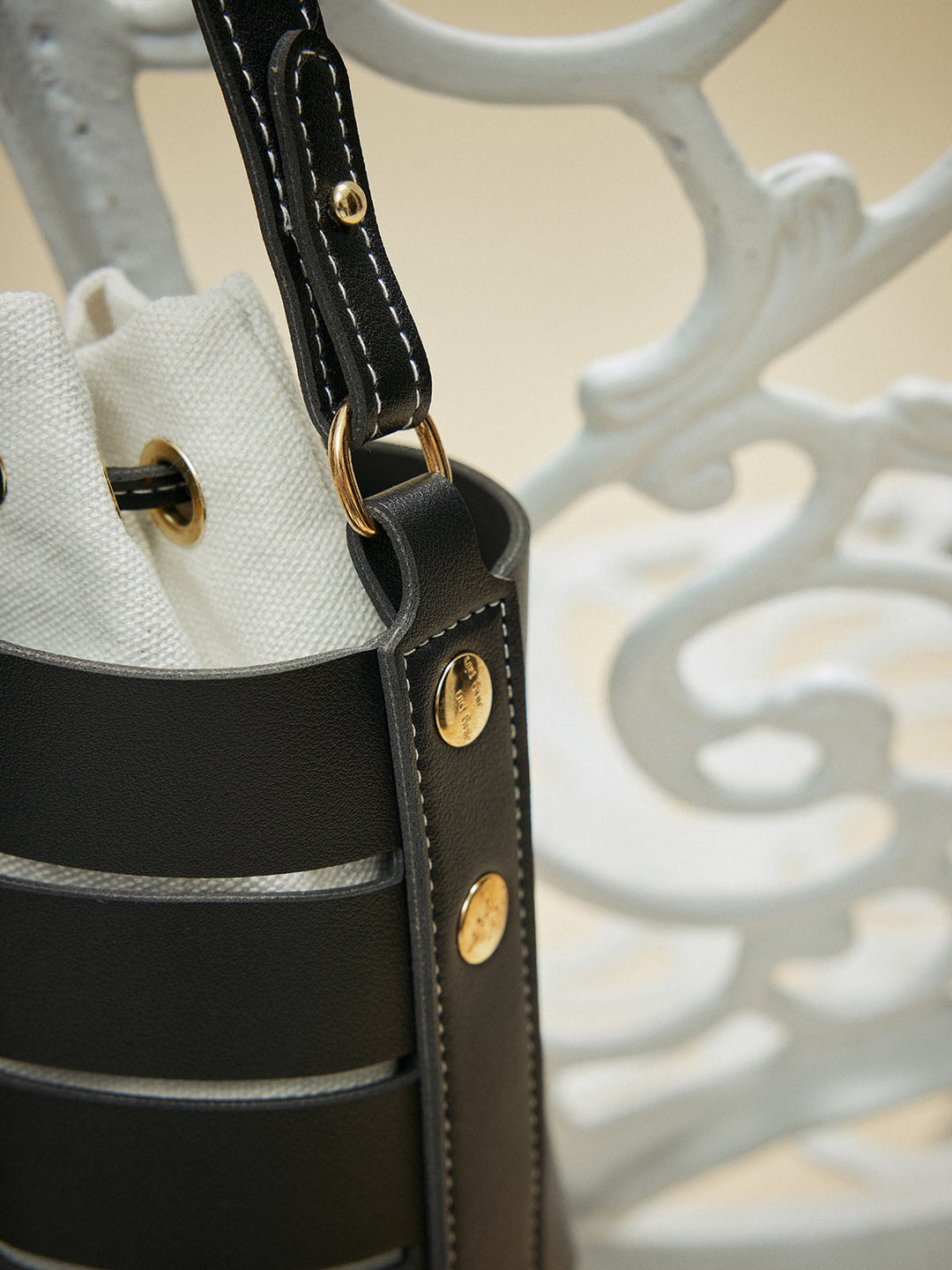 Sac seau à détail de cordon