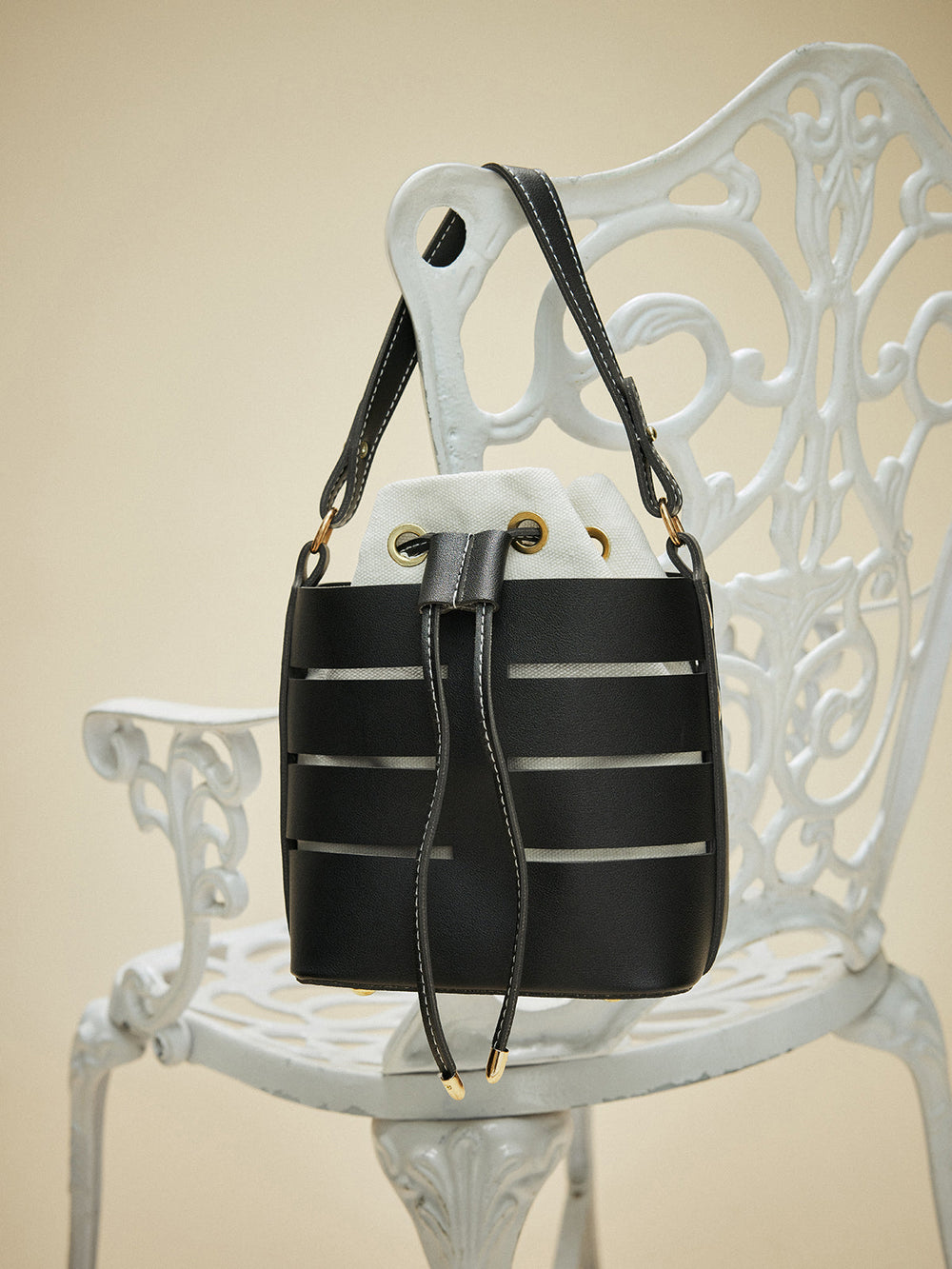 Sac seau à détail de cordon