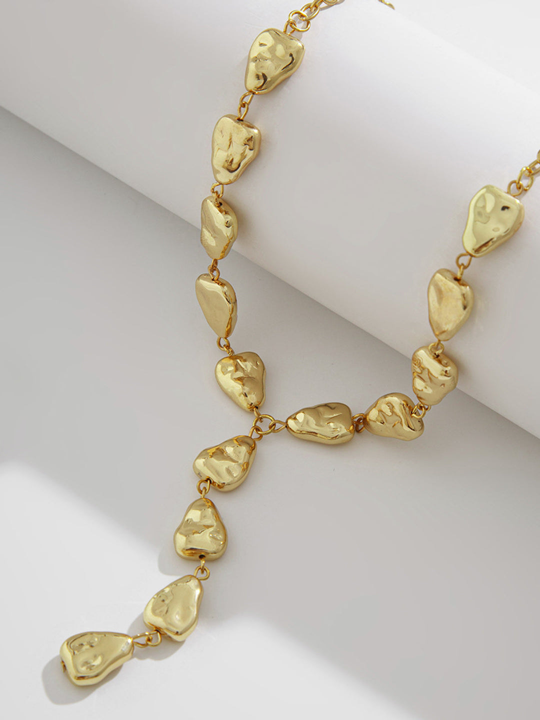 Collier avec pendentif en forme de Y baroque orné de perles