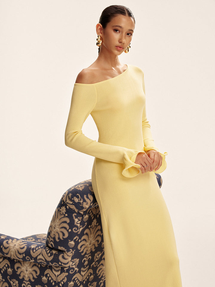 Robe pull avec épaules dénudées et ourlet à volants