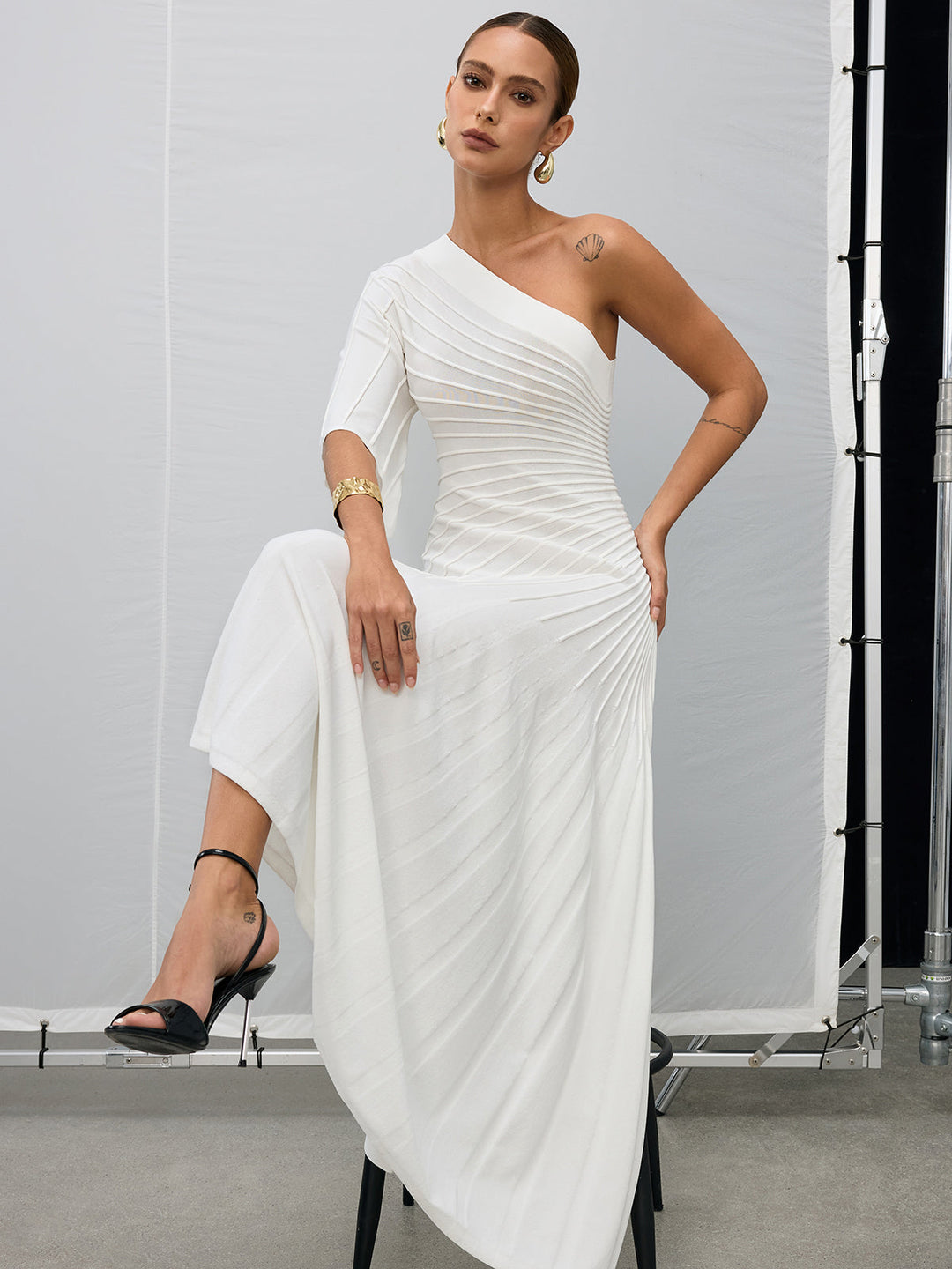 Robe Pull Asymétrique à Col Montant Texturé